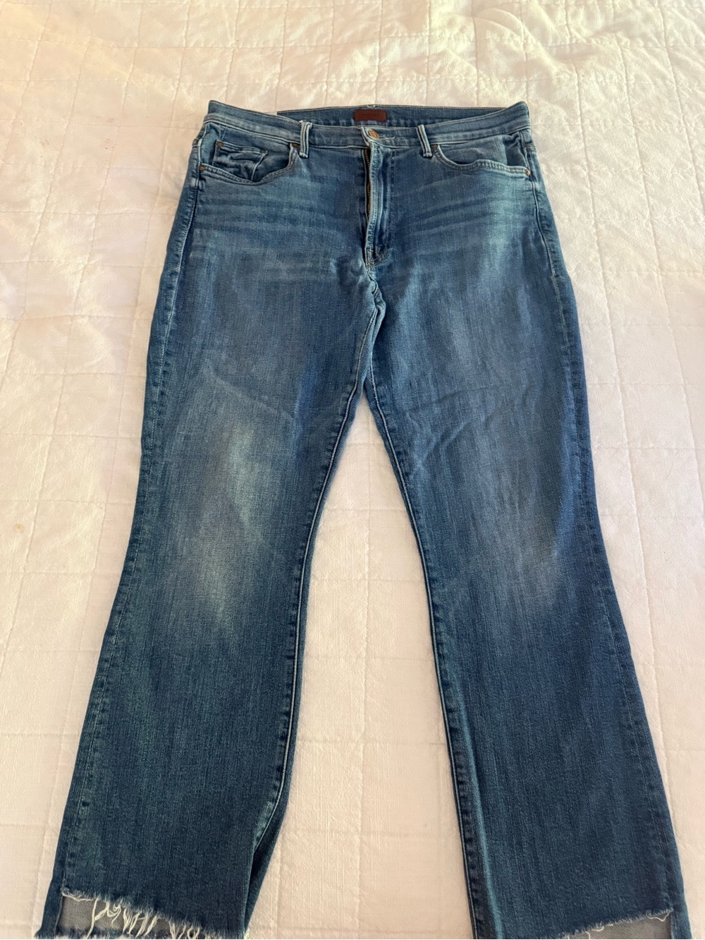 MOTHER Women’s Crop fray Jeans in Distressed Blue